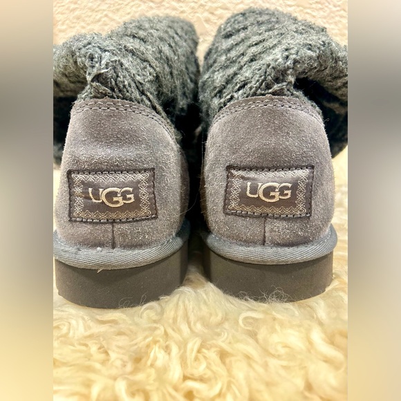 UGG on sale?! YES! Classic Cardigan Boot.  Adjustable height and width.  Size 9 - Picture 4 of 7